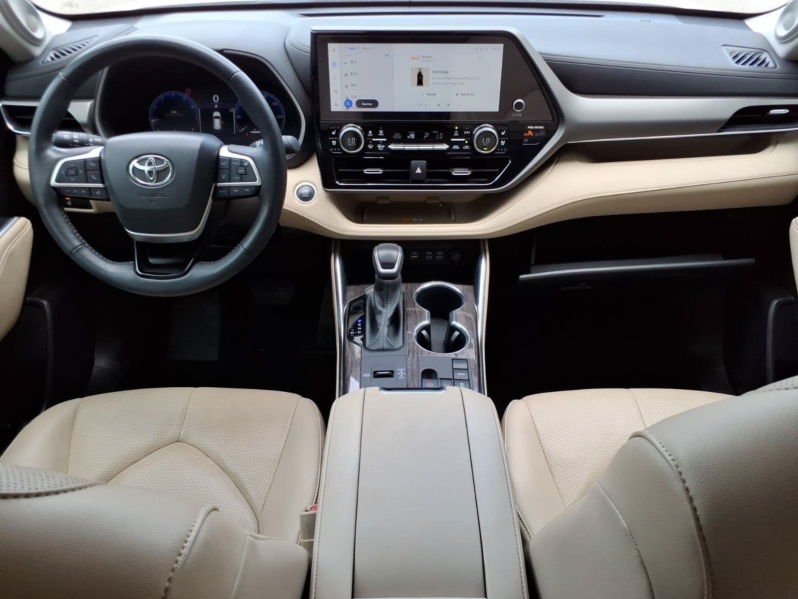 Used 2024 Wind Chill Pearl Toyota Limited image 27