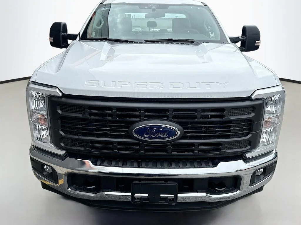 New 2026 Oxford White Ford XL image 2