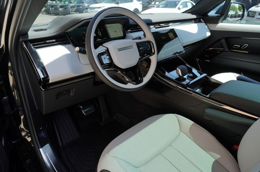 New 2026 Santorini Black Land Rover Dynamic SE image 12