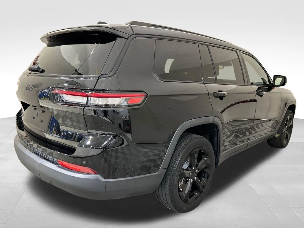 Used 2021 Black Jeep Altitude image 5