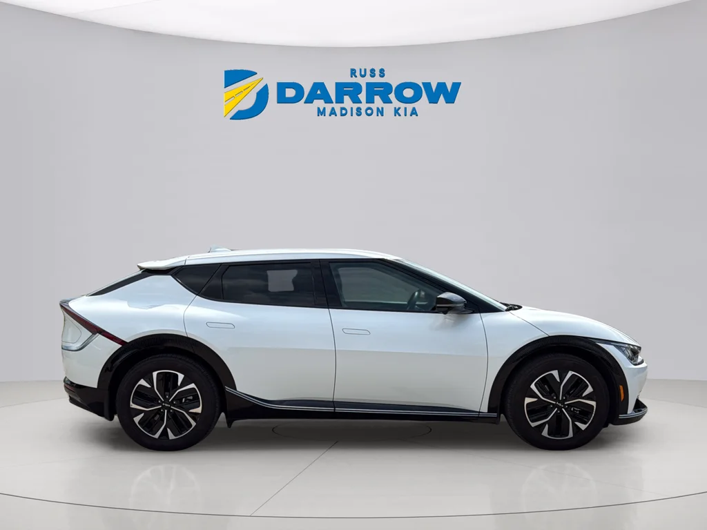 Used 2023 Snow White Pearl Kia Wind image 6