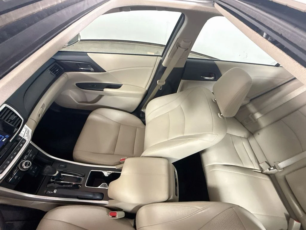 Used 2014 Champagne Frost Pearl Honda EX-L image 21