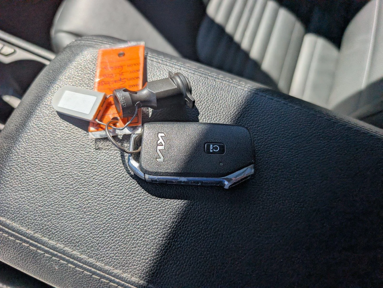 Used 2025 Wolf Gray Kia SX-Prestige image 24