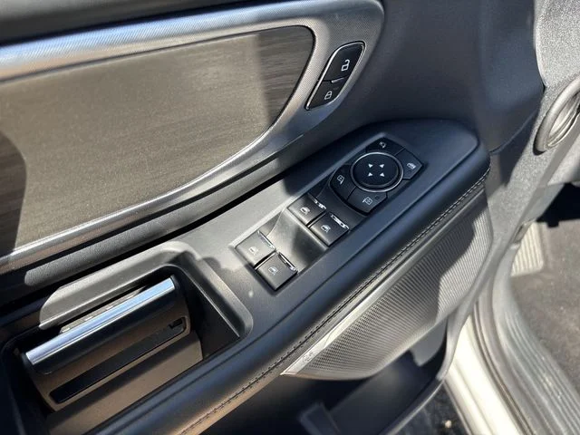 Used 2025 White Ford Platinum image 13