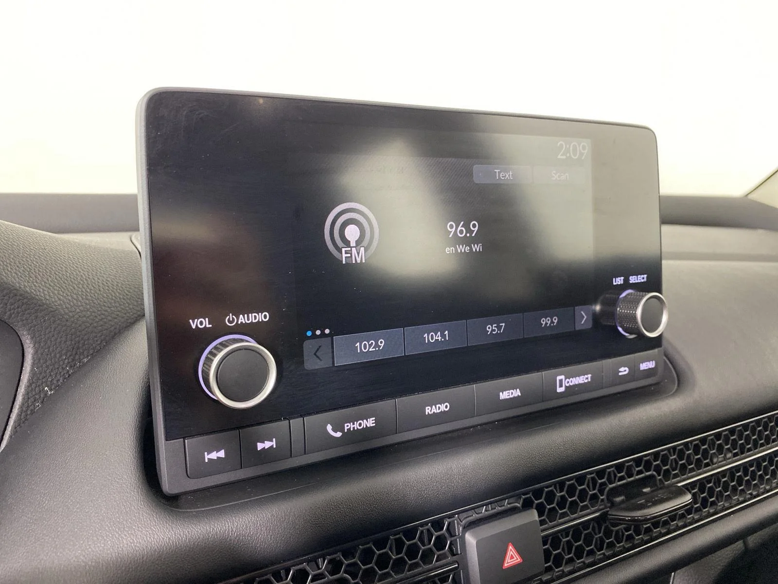 Used 2023 Platinum White Pearl Honda LX image 18