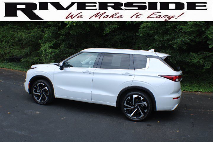 Used 2024 White Mitsubishi SEL image 3