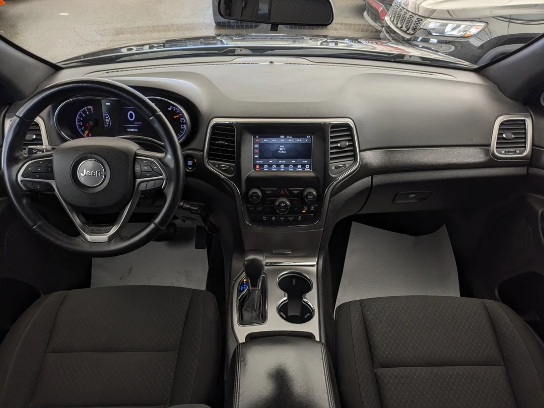 Used 2018 Black Jeep Laredo - - 4x4 - 3.6L Pentastar V6 - Quadra-Trac I 4x4 - Keyless Go - ParkView & ParkSense & More! image 25
