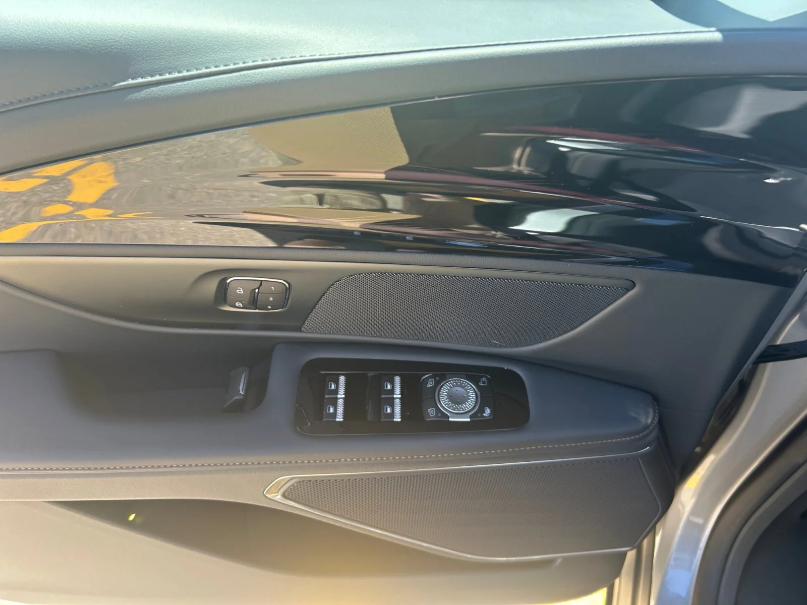 New 2026 Silver Radiance Metallic Clearcoat Lincoln Premiere image 17