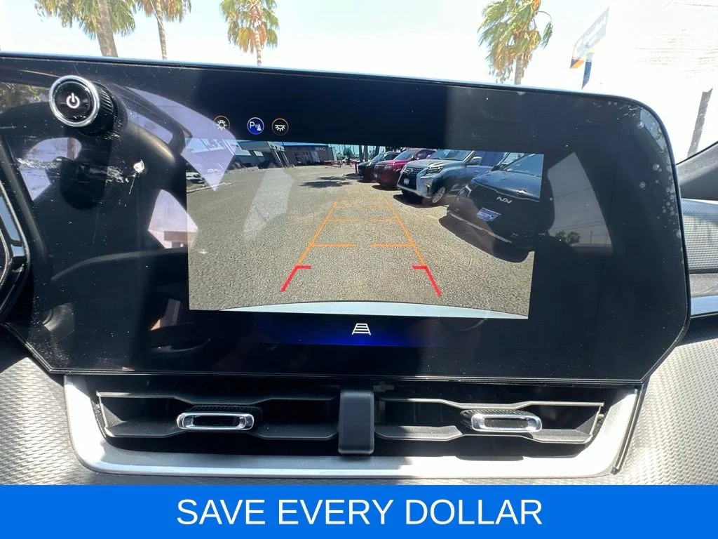 Used 2025 White Chevrolet LT image 13