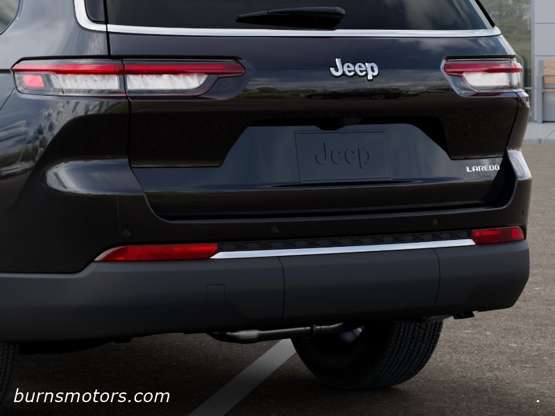New 2026 Diamond Black Crystal Pearl-Coat Exterior Paint Jeep Laredo image 13
