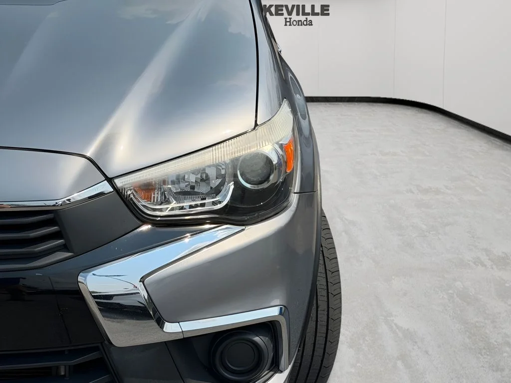Used 2017 Silver Mitsubishi 2.0 ES image 5