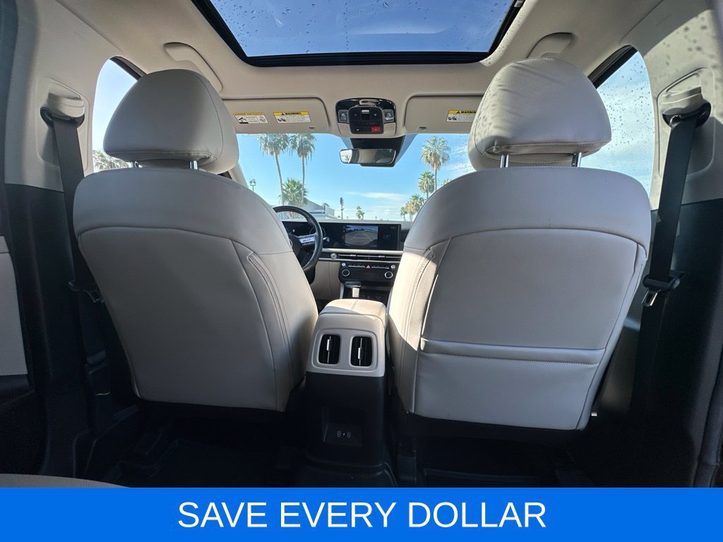 Used 2025 Black Hyundai SEL Convenience image 19