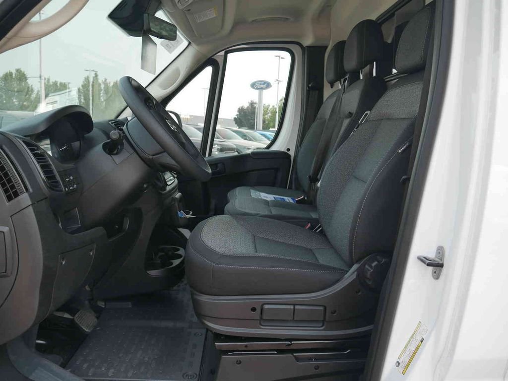 New 2026 Bright White Clearcoat RAM TRADESMAN image 24
