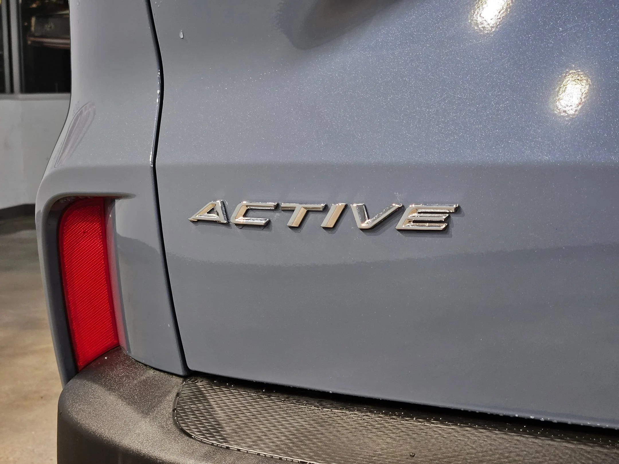Used 2024 Vapor Blue Metallic Ford Active image 39