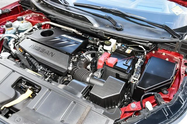 Used 2023 Red Nissan Platinum image 11