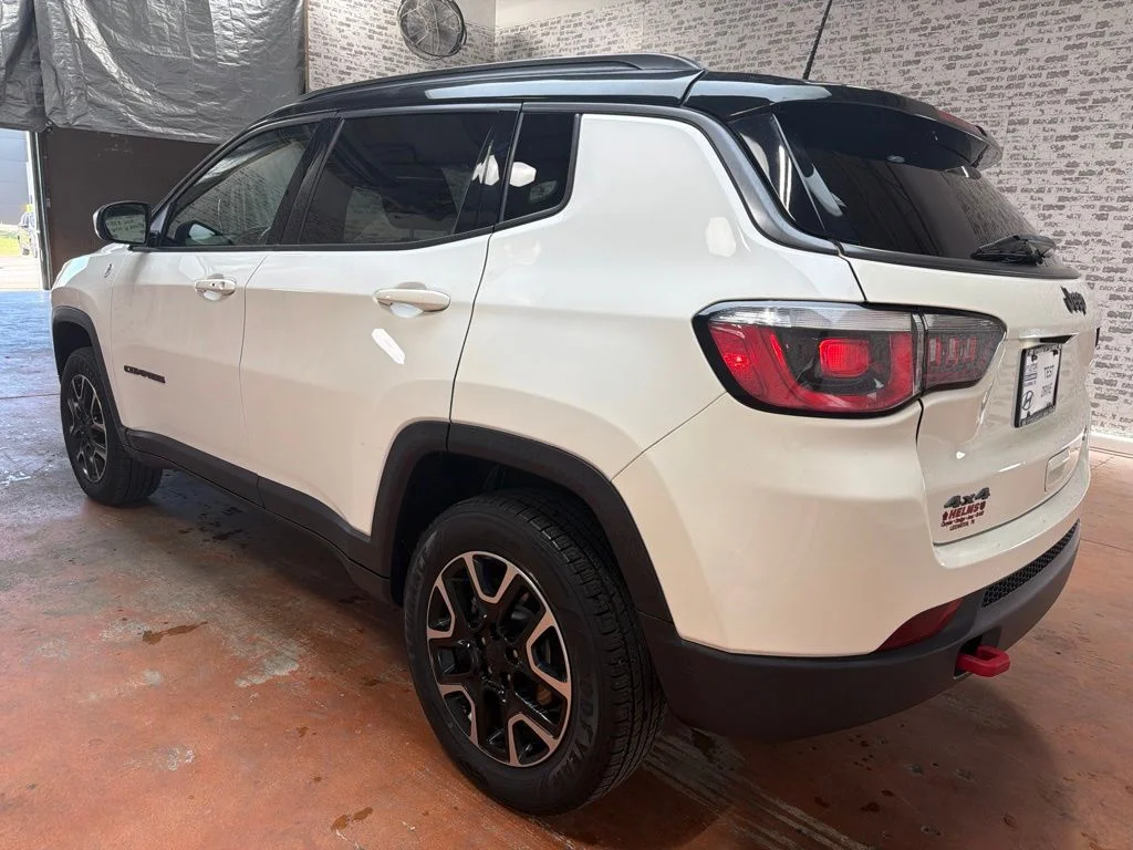 Used 2019 White Clearcoat Jeep Trailhawk image 5