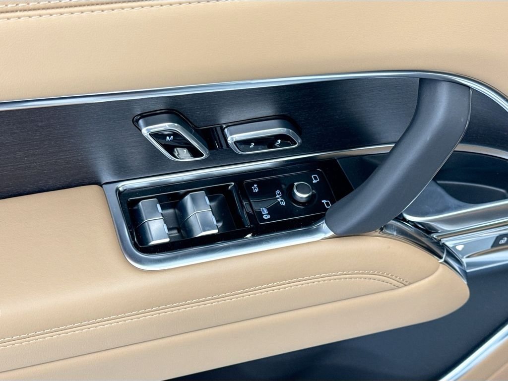 New 2026 Fuji White LAND ROVER SE 7 Seats image 22