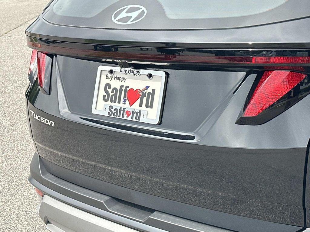 New 2026 Black Hyundai SE FWD image 11