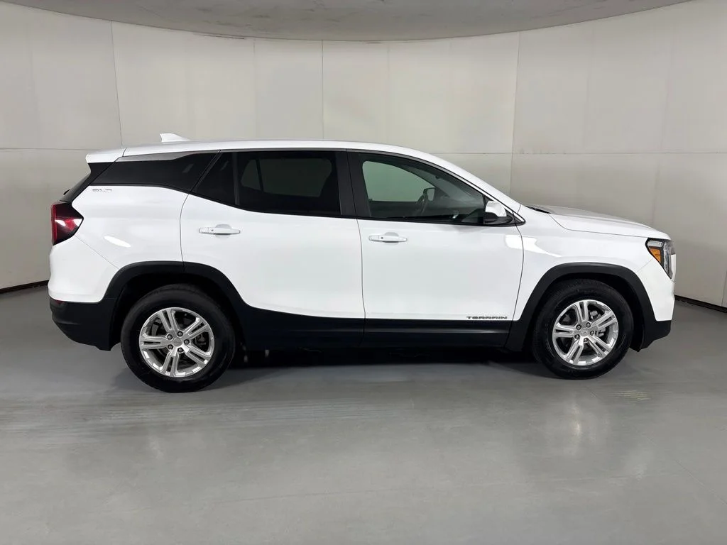 Used 2024 White GMC SLE image 11