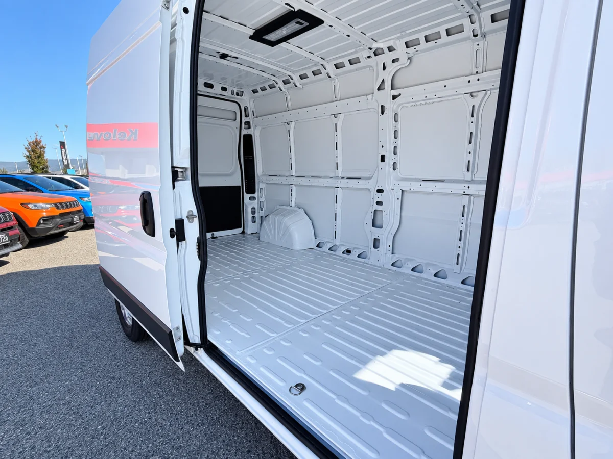 Used 2025 White RAM SLT image 12
