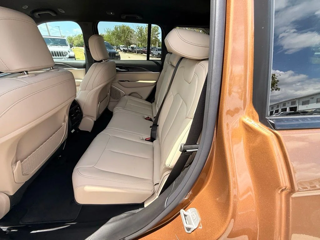 New 2026 Copper Shino Metallic Clear-Coat Exterior Paint Jeep Limited image 23