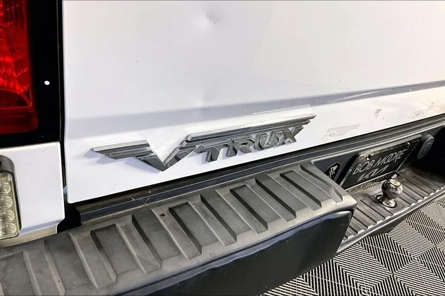 Used 2014 White Chevrolet Work Truck image 18
