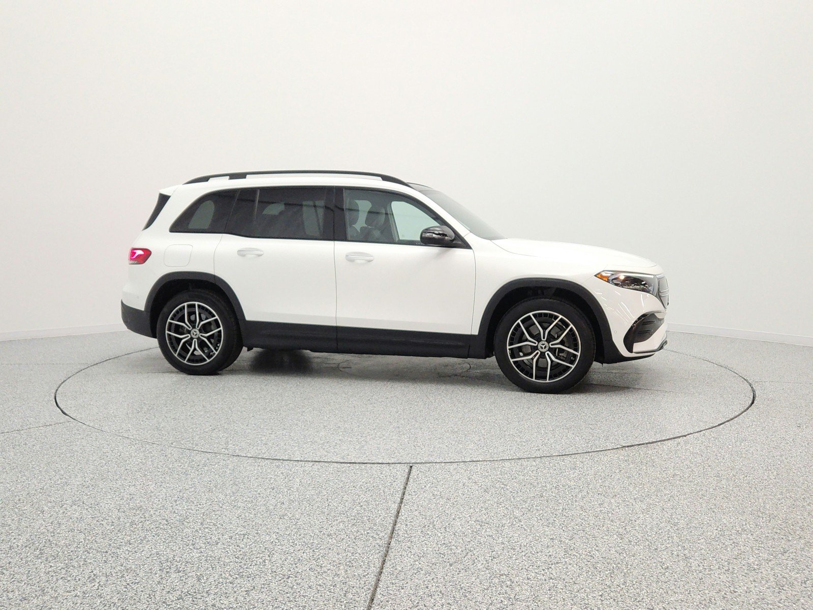 Used 2023 Polar White Mercedes-Benz EQB 350 4MATIC® SUV image 4