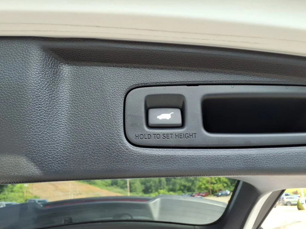 Used 2024 White Honda EX-L image 24