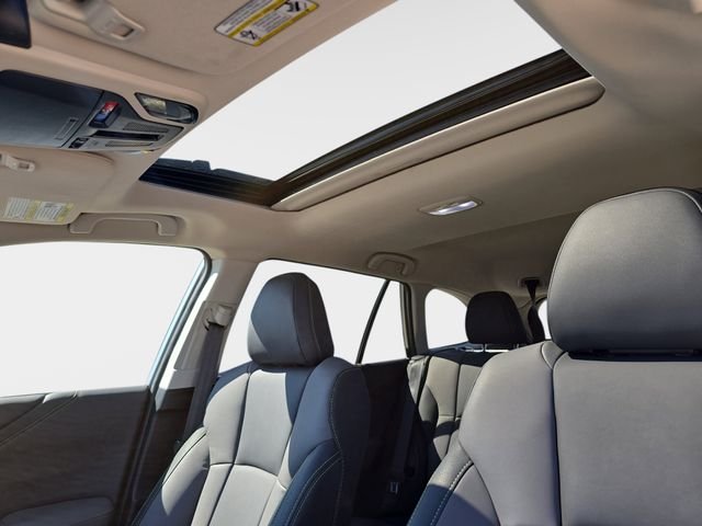 Used 2025 Silver Subaru Onyx Edition image 33