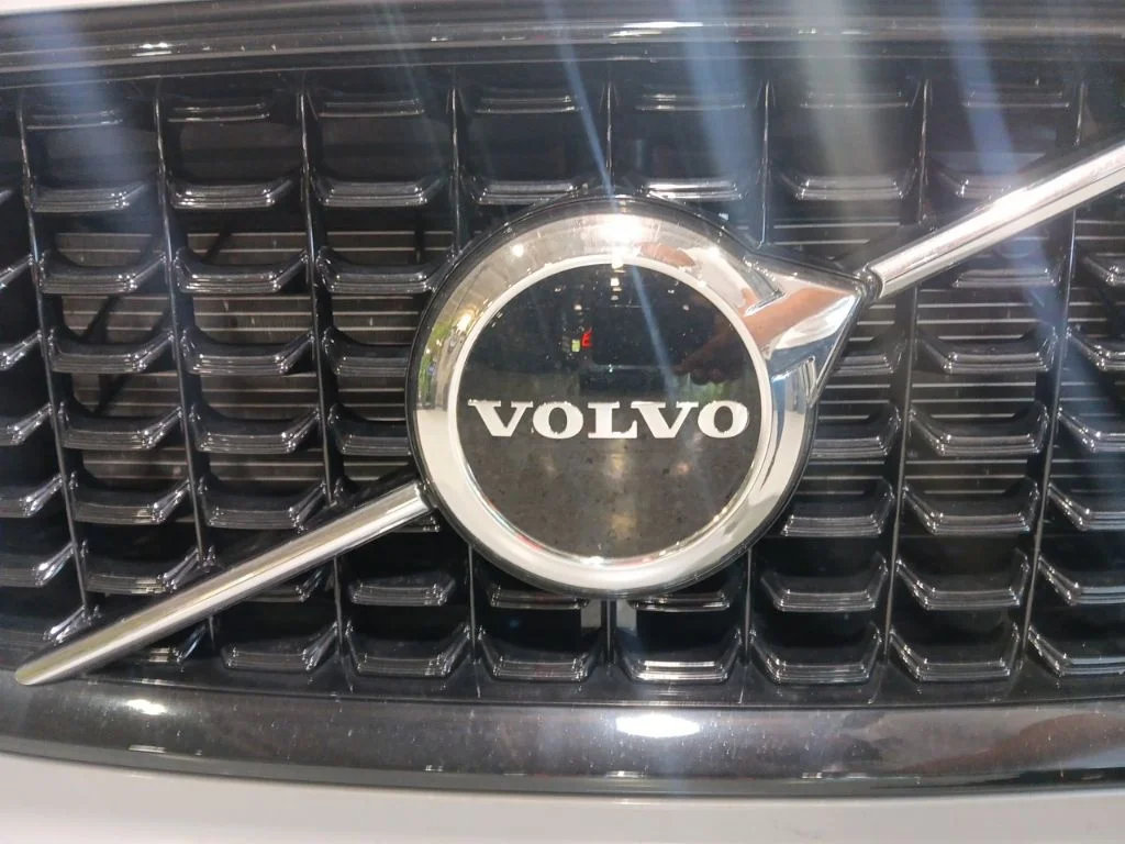 Certified Used 2024 Silver Volvo B5 Core image 8