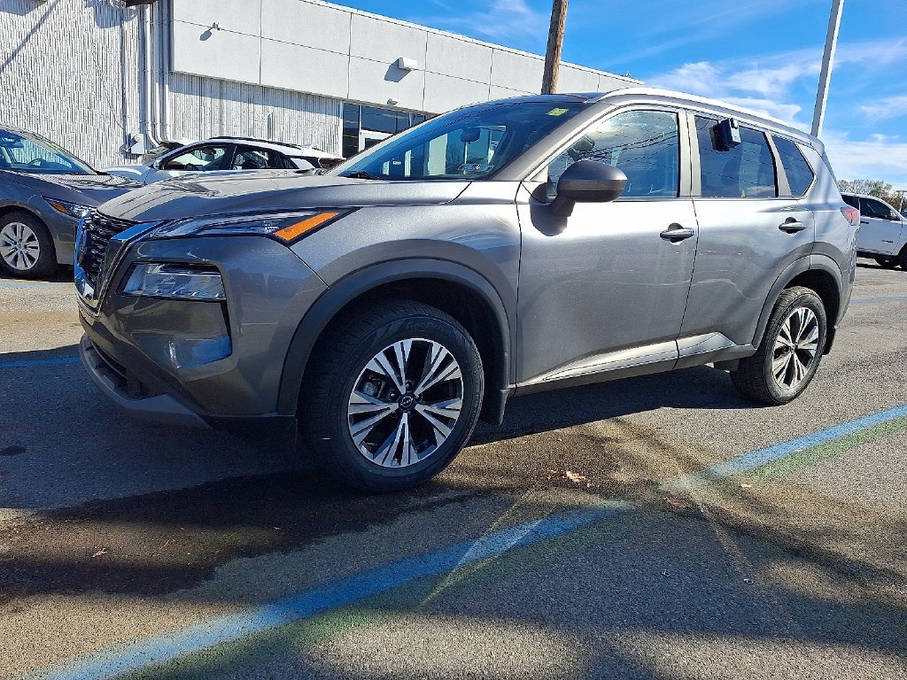 Used 2023 Gray Nissan SV image 3