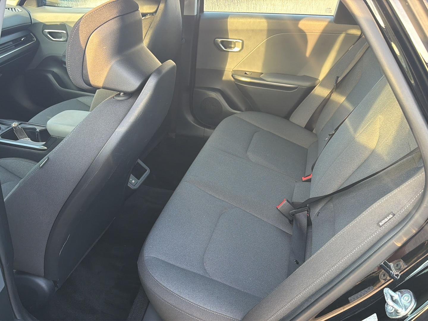 2025 Kia K4 LXS - Photo 11
