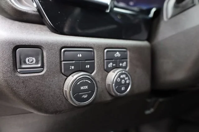Used 2025 Summit White Chevrolet LT image 19