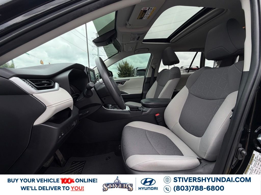 2021 Toyota RAV4 XLE - Photo 12