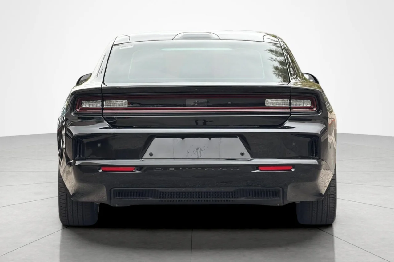 Used 2025 DIAMOND BLACK CRYST Dodge R/T image 4