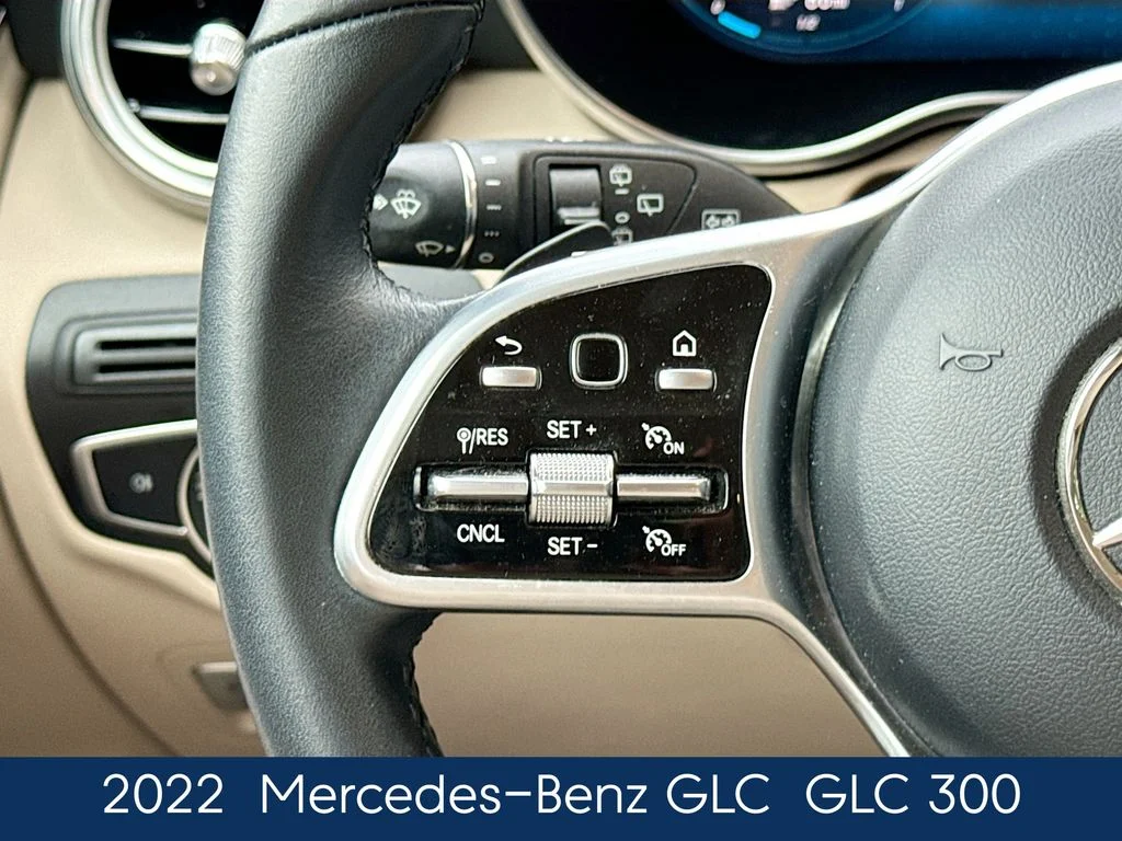 Used 2022  Mercedes-Benz GLC 300 image 25