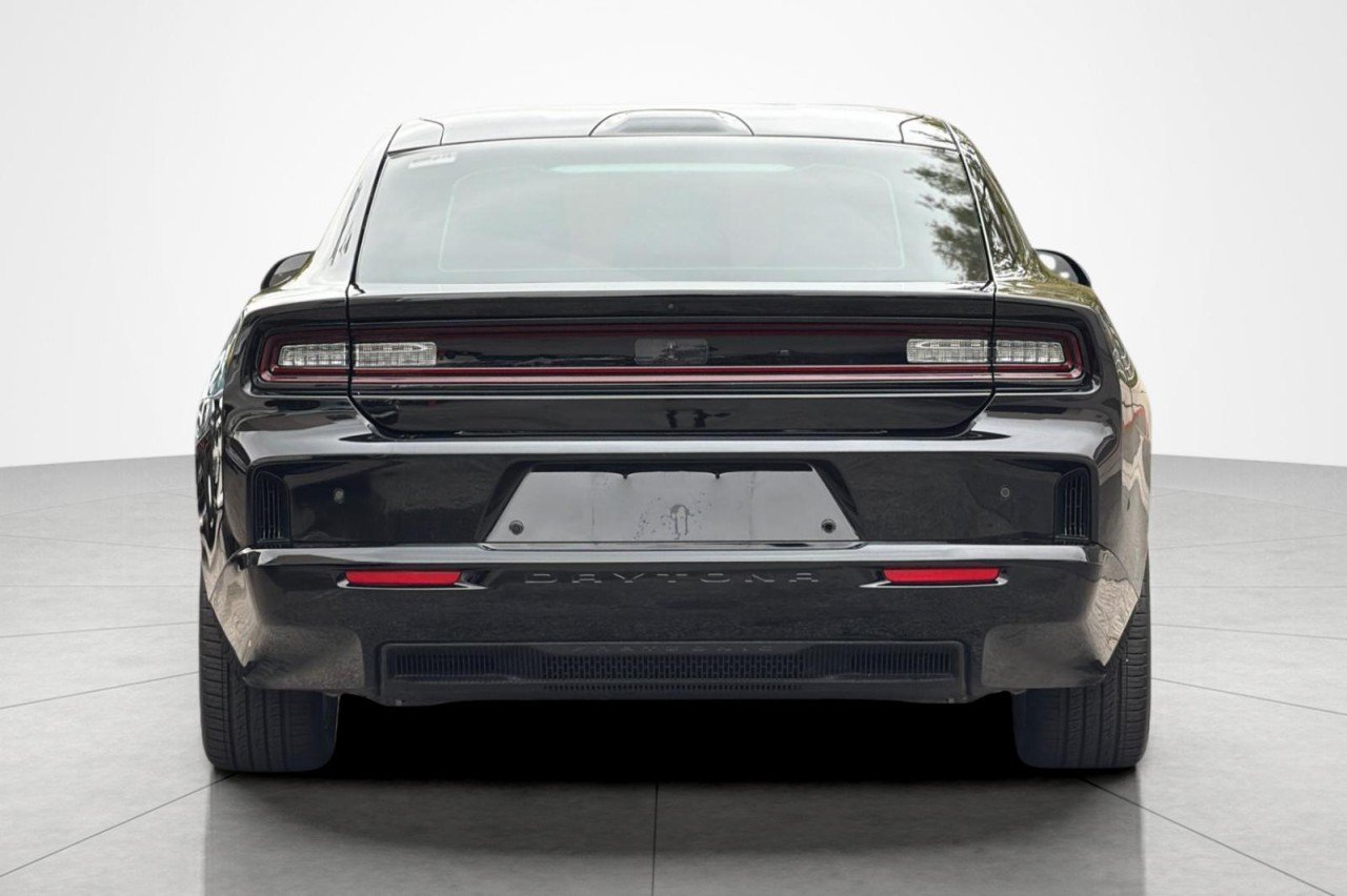 Used 2025 DIAMOND BLACK CRYST Dodge R/T image 4