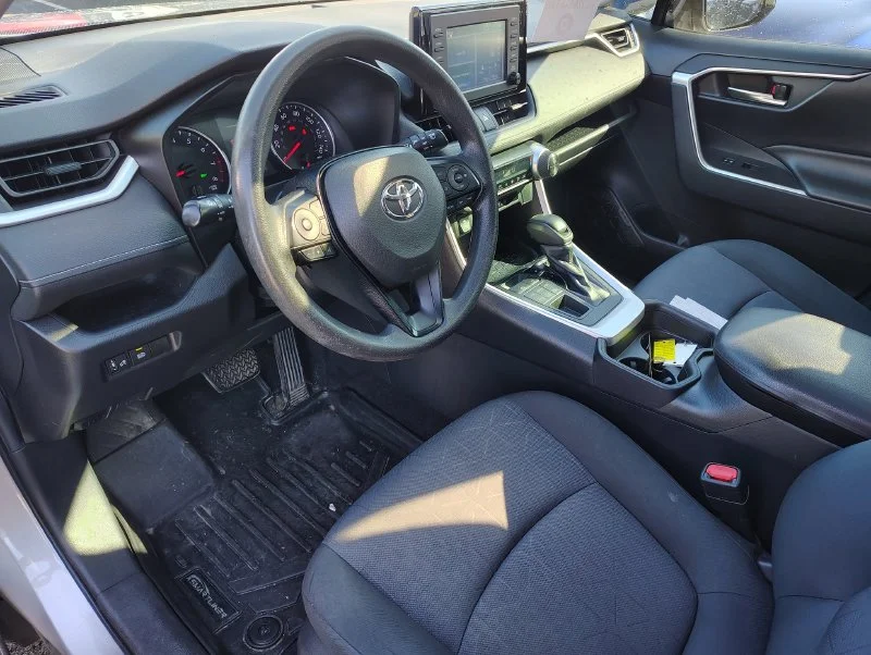 Used 2019 Silver Toyota XLE image 11