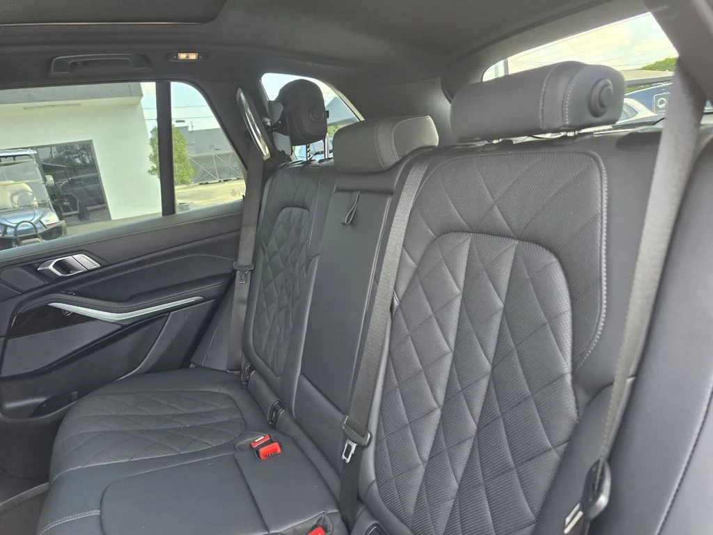 Used 2024 Gray BMW sDrive40i image 10