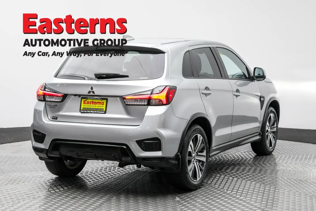 Used 2023 Silver Mitsubishi 2.0 ES image 5