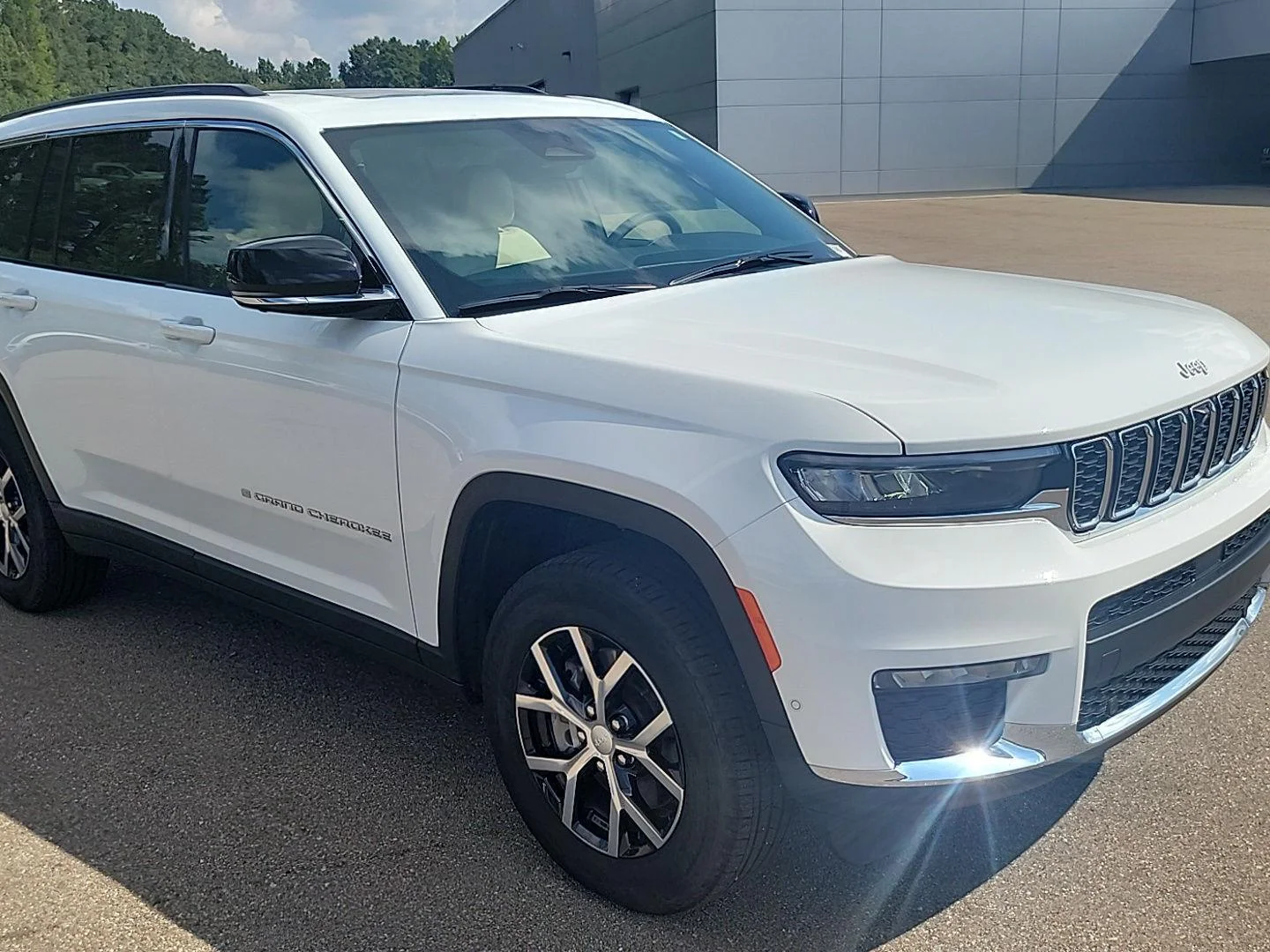 Used 2025 Bright White Clearcoat Jeep Limited image 31