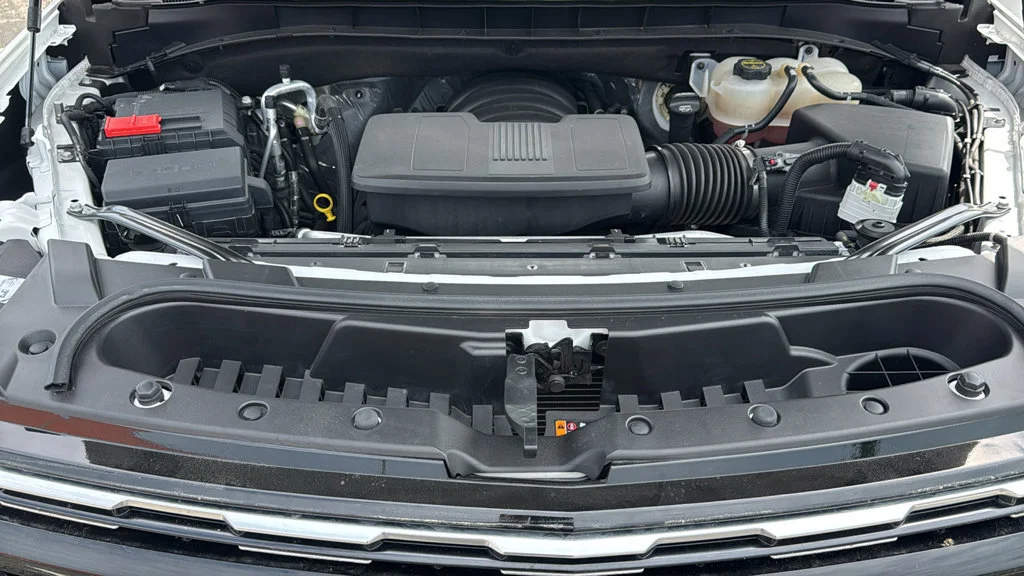 Used 2025 Iridescent Pearl Tricoat Chevrolet High Country image 19