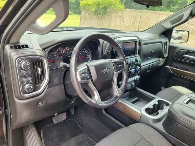 Used 2020  Chevrolet RST image 9