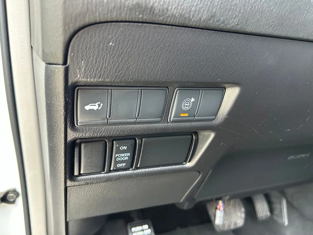 Certified Used 2022 White Nissan SL image 20