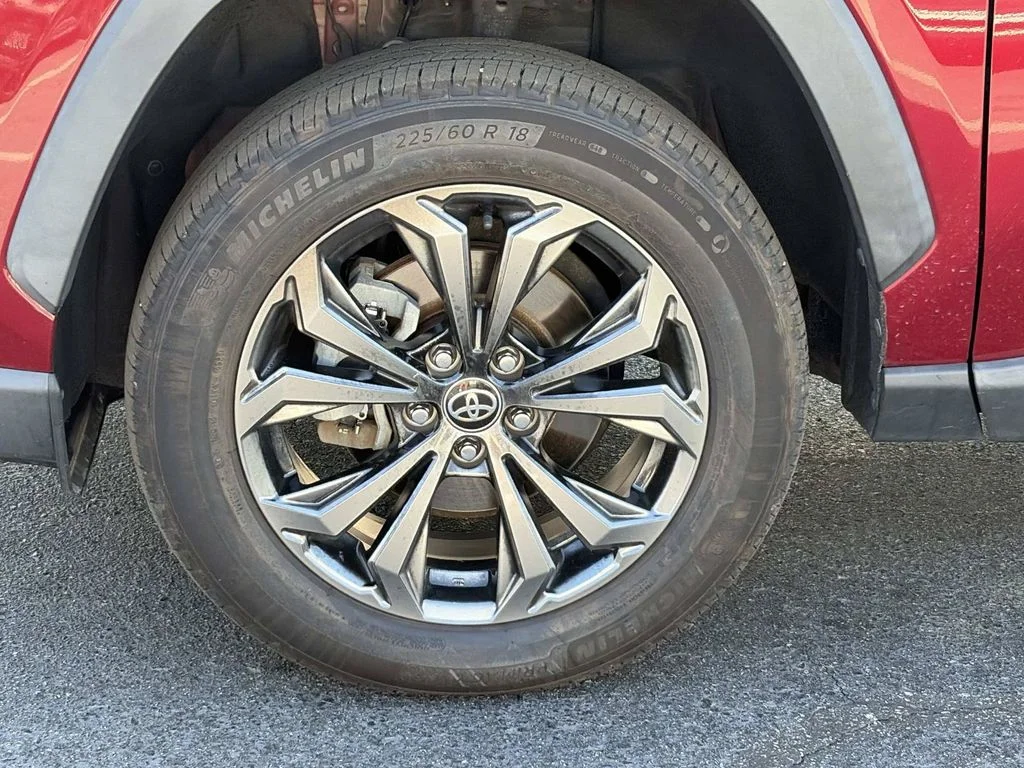 Used 2022 Red Toyota XLE Premium image 10