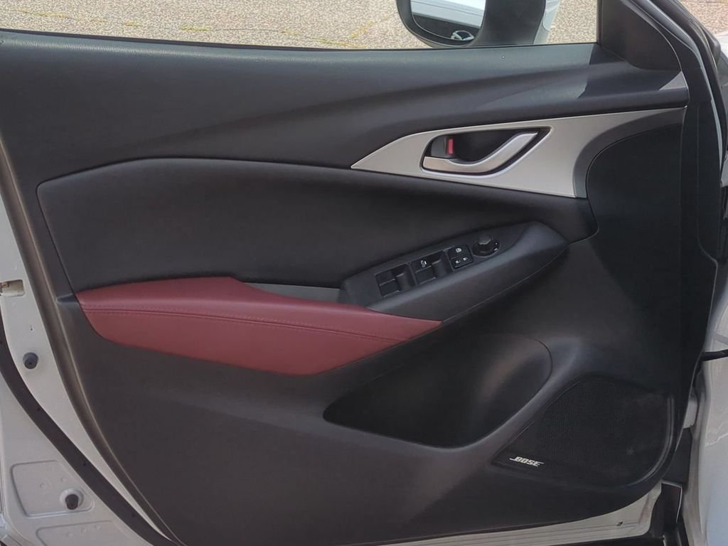 Used 2016 White Mazda Touring image 11