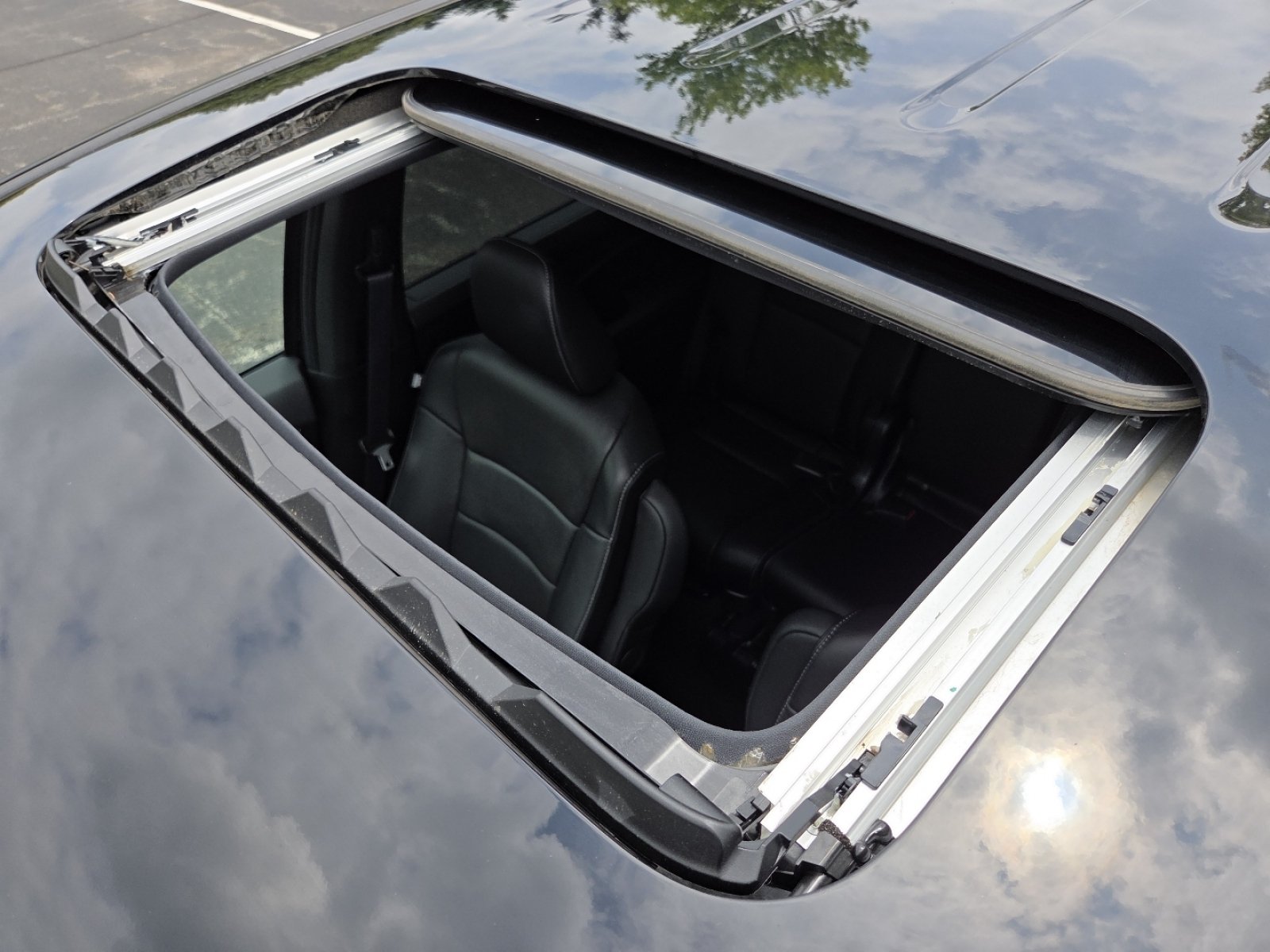 Certified Used 2023 Crystal Black Pearl Honda EX-L image 4