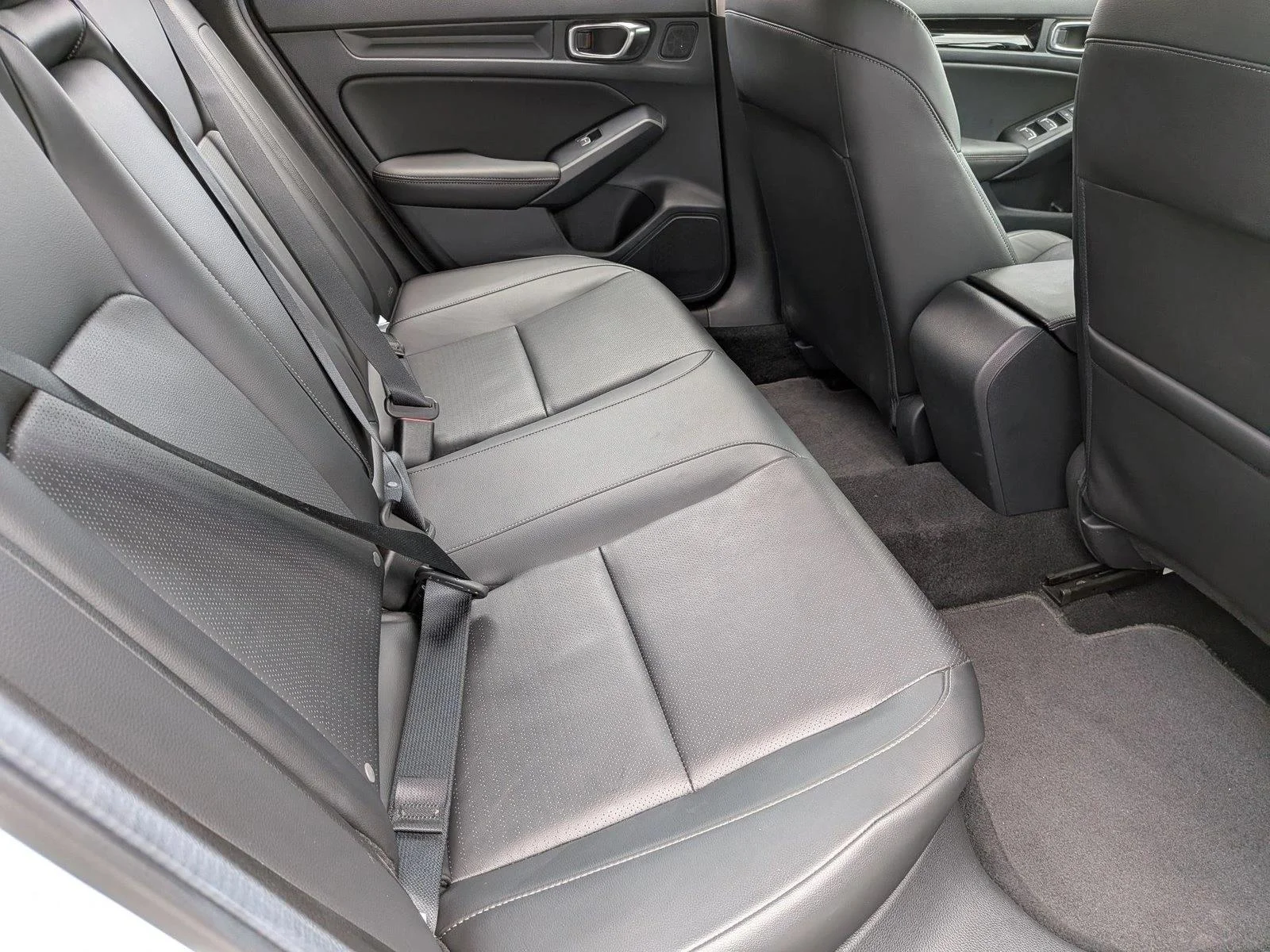 Used 2024 Platinum White Pearl Honda EX-L image 18
