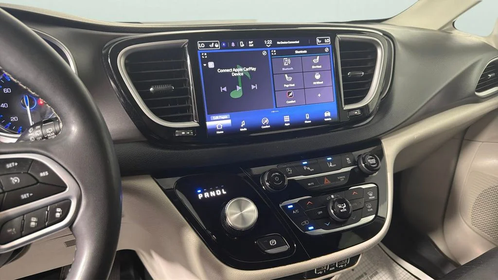 Used 2022 White Chrysler Touring L image 22