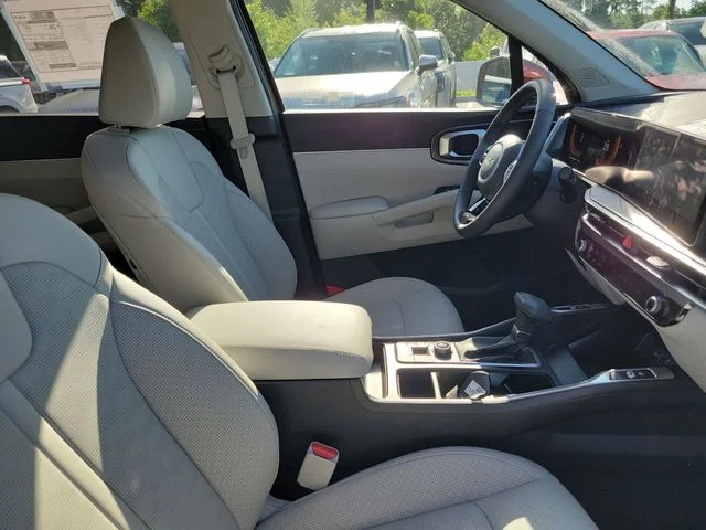 2025 Kia Sorento S - Photo 32